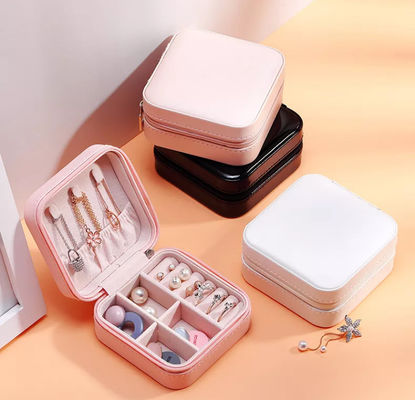 Hộp đựng bông tai nhung sành điệu Hộp đựng trang sức Pantone bóng hộp Da PU