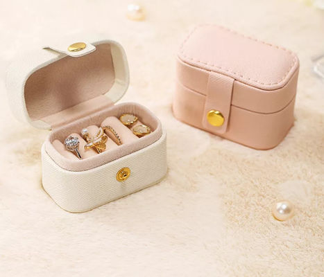 Hộp trang sức du lịch mini ODM Tổ chức dập nổi PU Leather Portable SGS