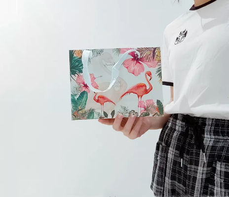 Túi đóng gói quần áo tùy chỉnh ODM Túi quảng cáo công ty có thể tái chế Kraft